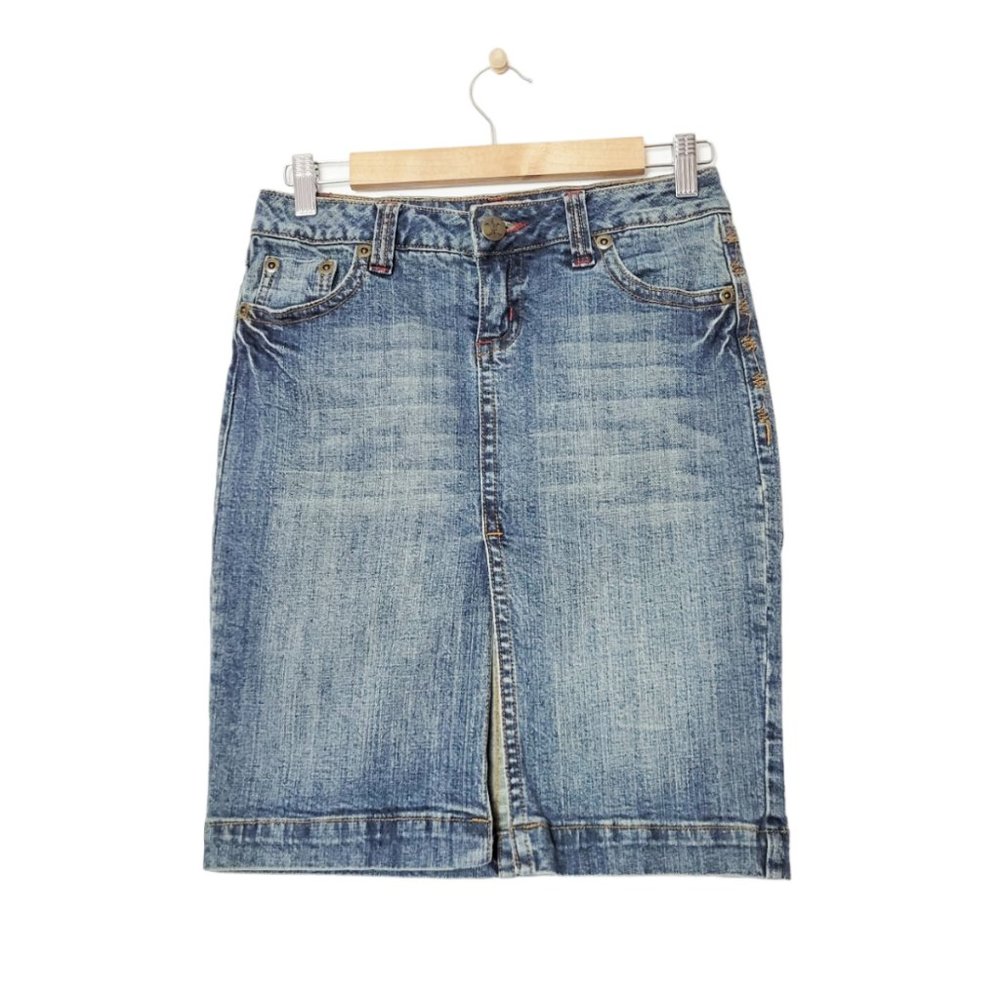 No Boundaries Y2K Denim Pencil Skirt Knee Length w Pockets and Front Leg Slit